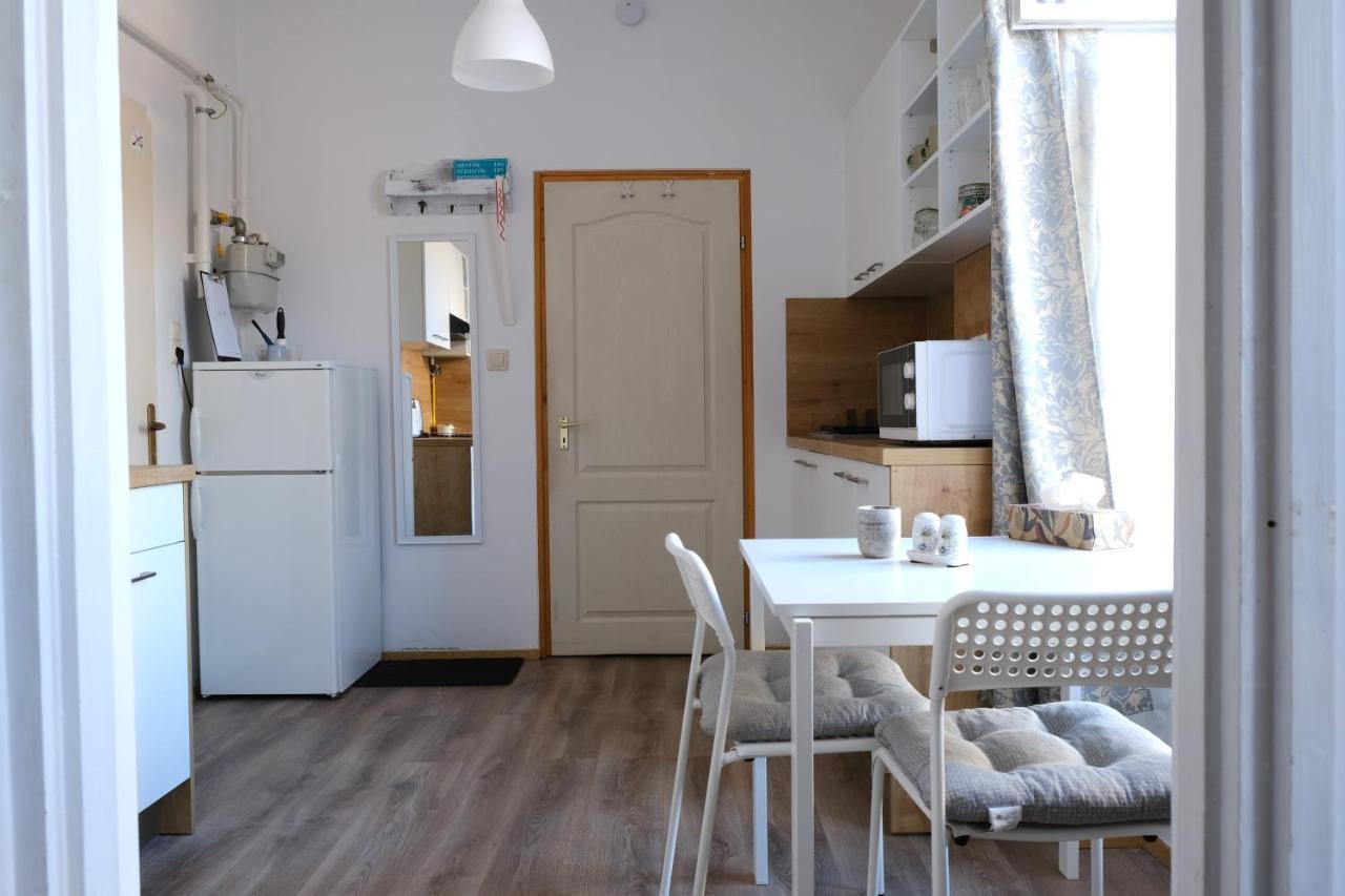 Varfal-Lak Apartman Шопрон Екстер'єр фото