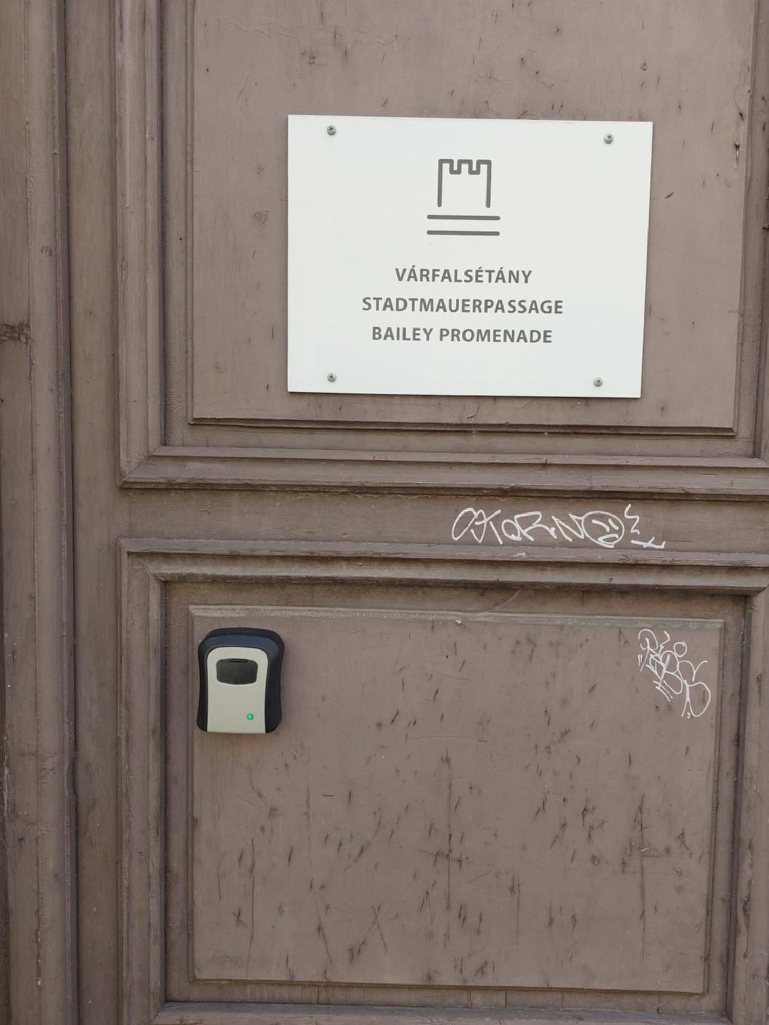 Varfal-Lak Apartman Шопрон Екстер'єр фото